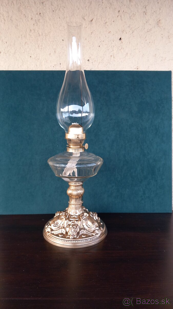 Starožitná petrolejová lampa