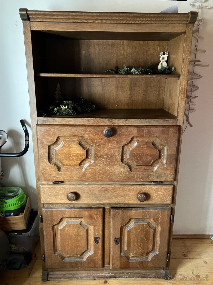 Skriňa, dubový masív