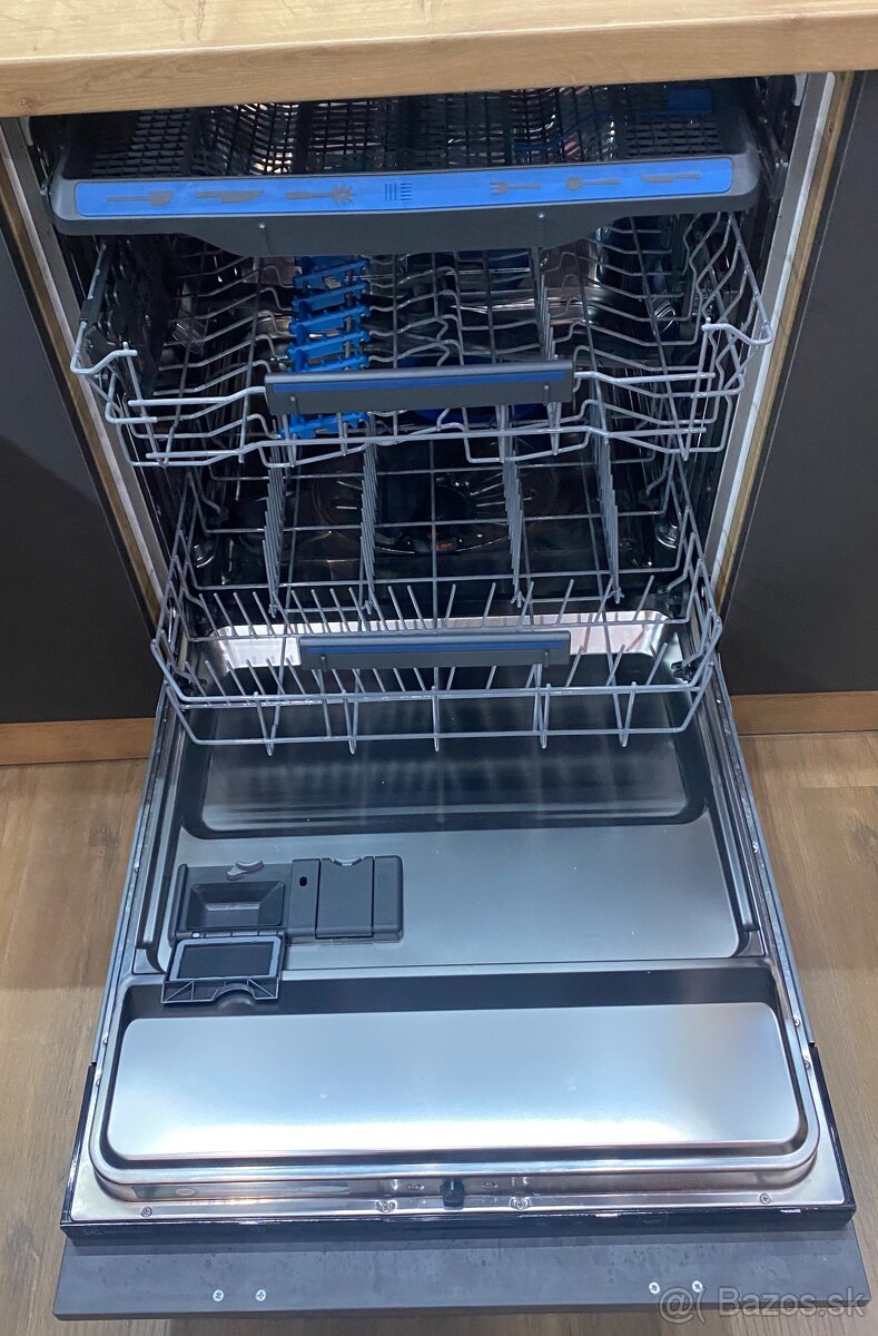 Umývačka riadu ELECTROLUX EEM48320L