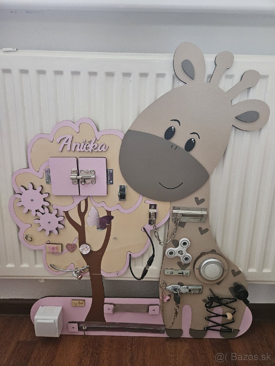 Detsky dreveny activity board