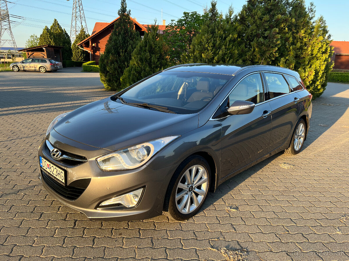 Hyundai i40, Full LED svetla