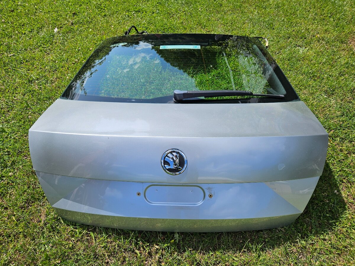 Octavia III. zadna kapota
