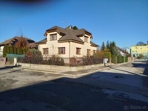 Nadštandardný 6-izbový rodinný dom s veľkou záhradou