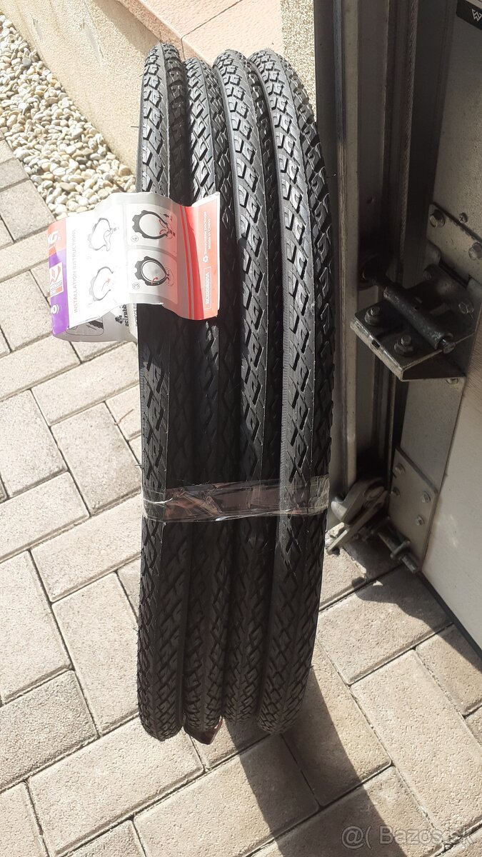 PLÁŠTE 28".