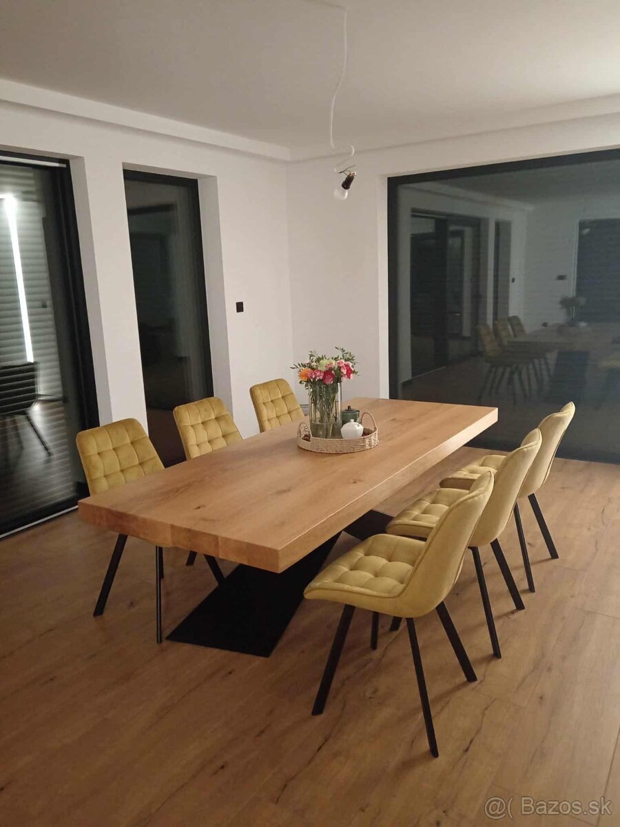 Dubové stoly z masívu