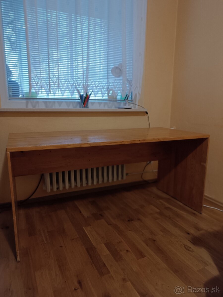 Predám pracovný stôl