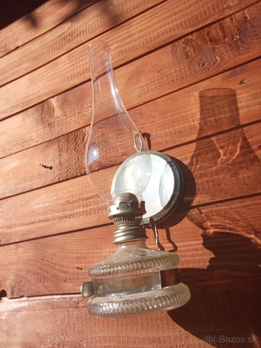 Starožitná závesná petrolejová lampa