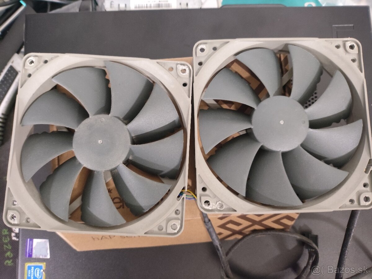 2x Noctua NF-P12 Redux 1300 PWM