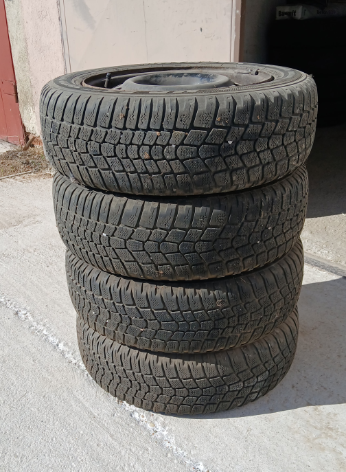 PREDÁM PNEUMATIKY NA DISKOCH