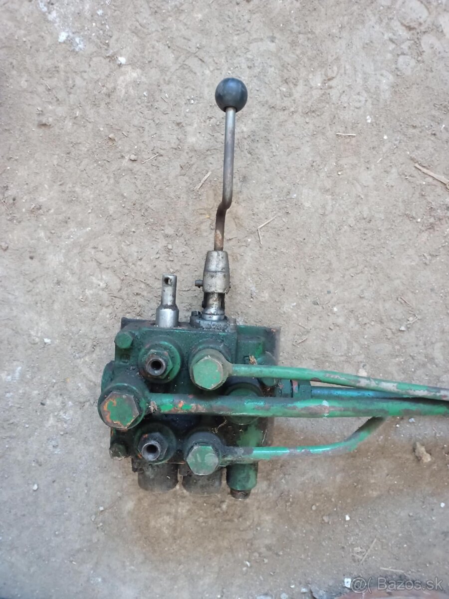 Hydraulický rozvádzač 2 sekciový