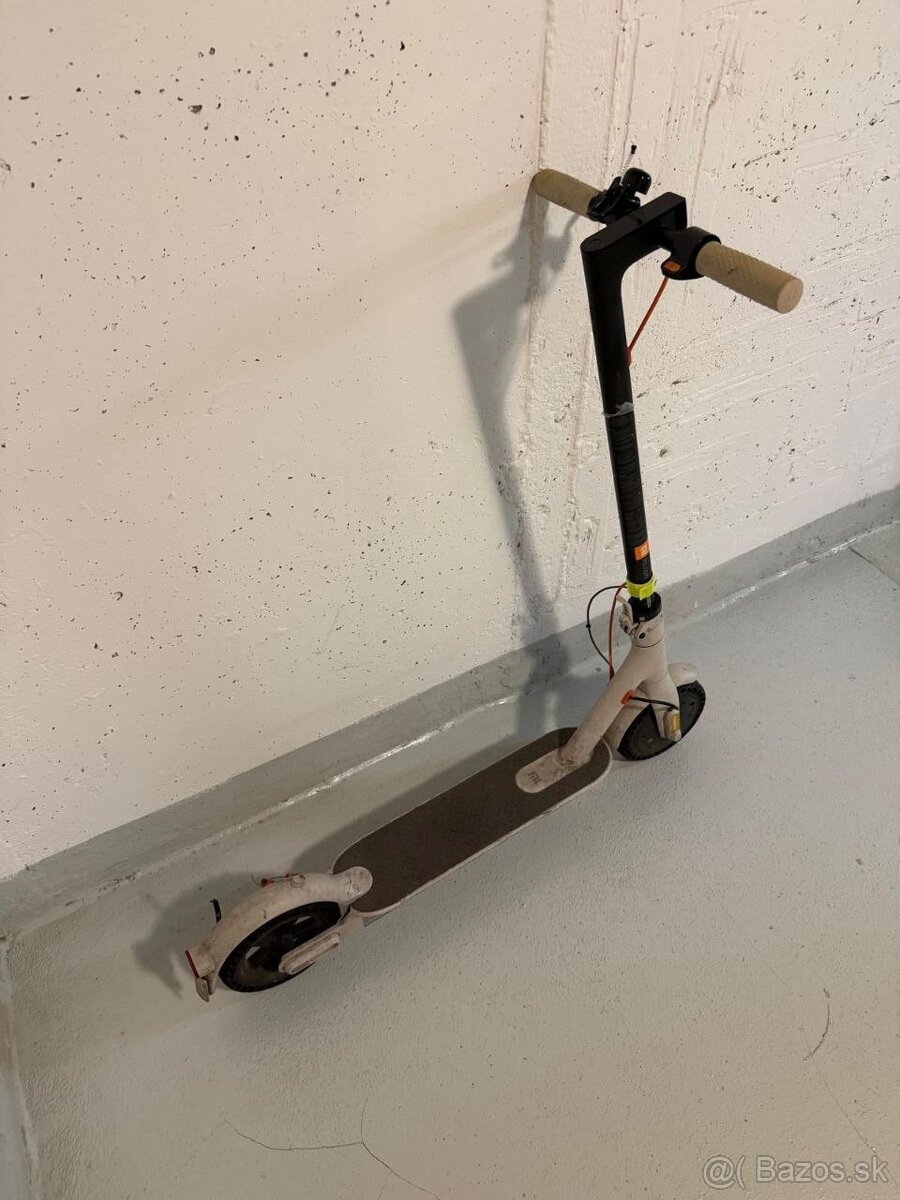 Mi Elektric Scooter 3