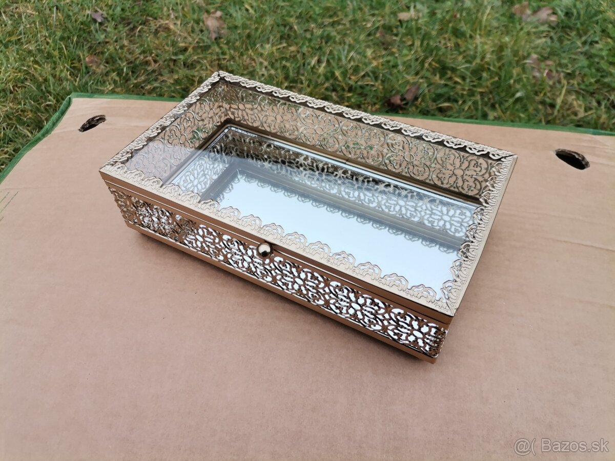 Šperkovnica - vitrína