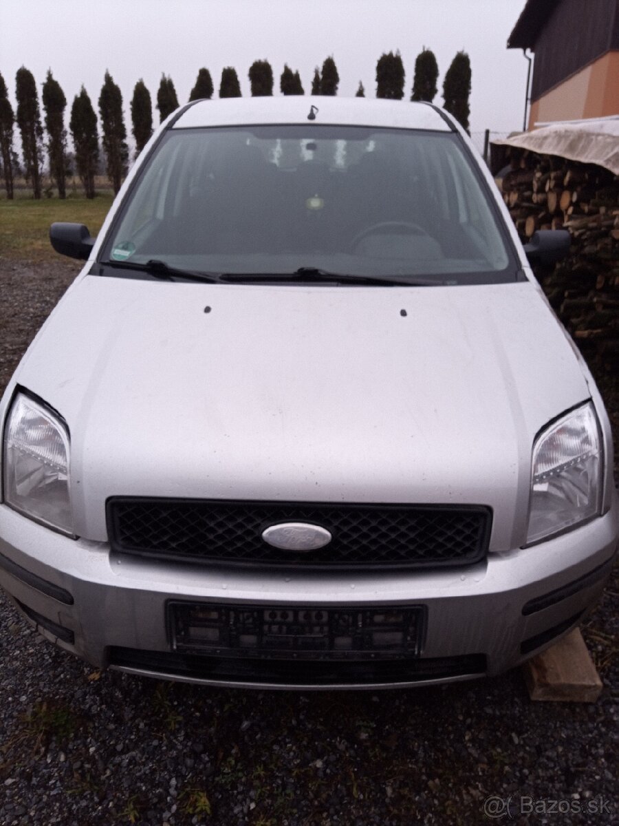 Predám auto na diely.