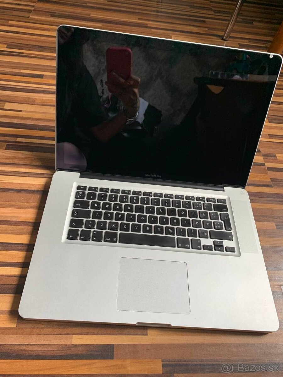 -- Predám Apple MacBook Pro 15 A1286 --