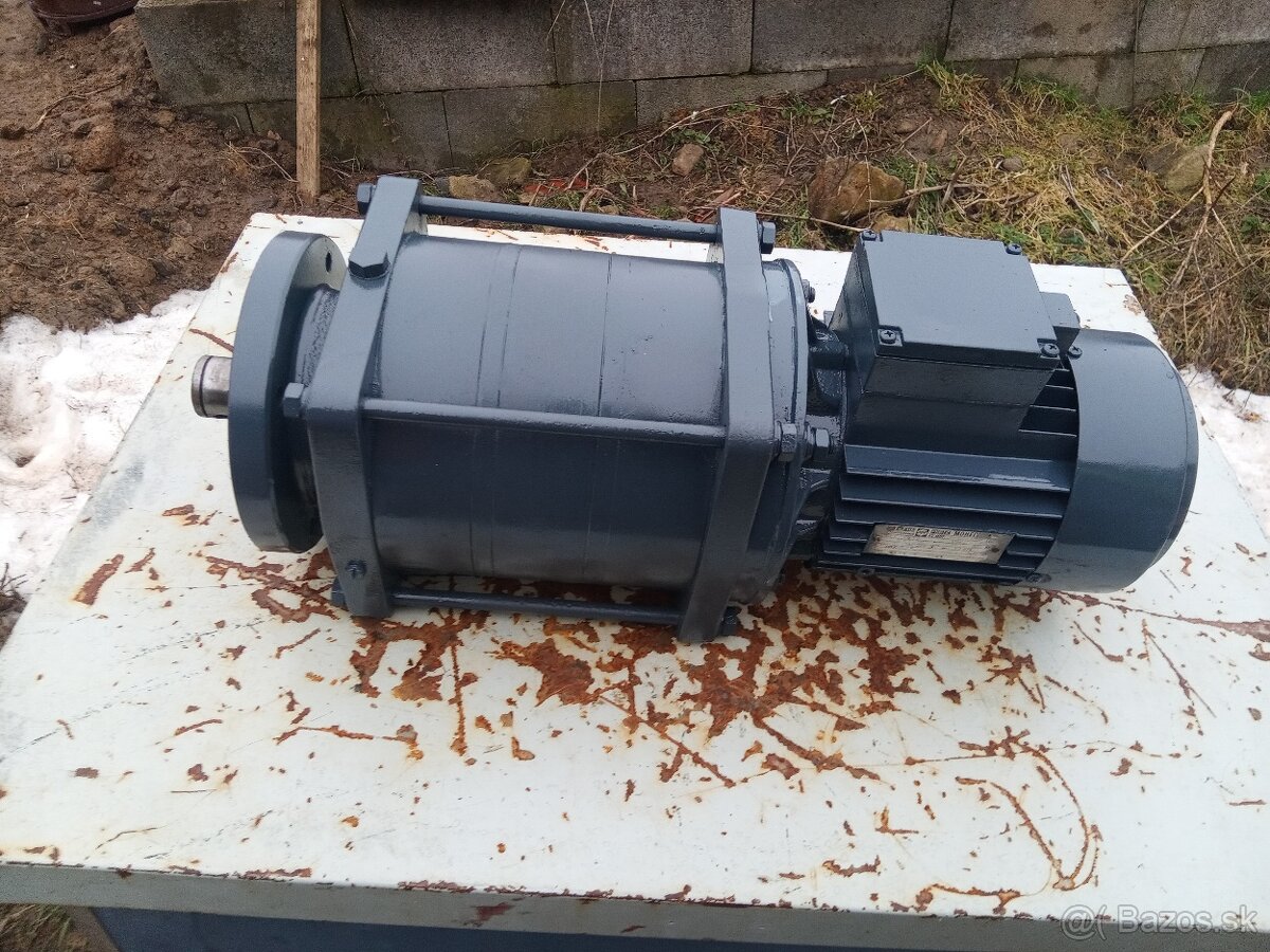 Priama prevodovka s elektromotorom 0,55kW.