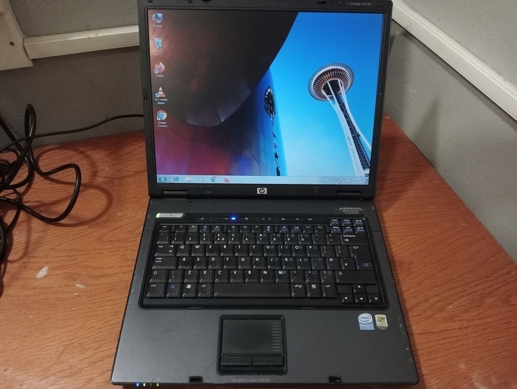predám notebook HP COMPAQ NC6120 , WINDOWS 7.