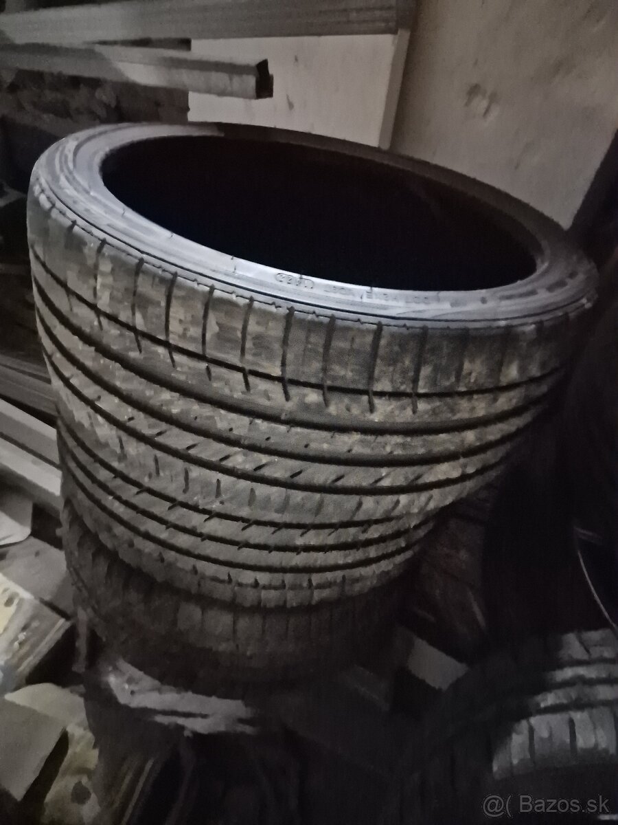 Pneu 215/35 ZR19