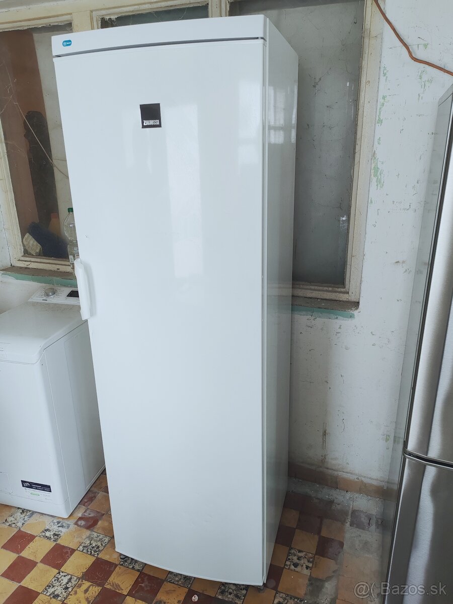 Predám chladničku Zanussi 185cm