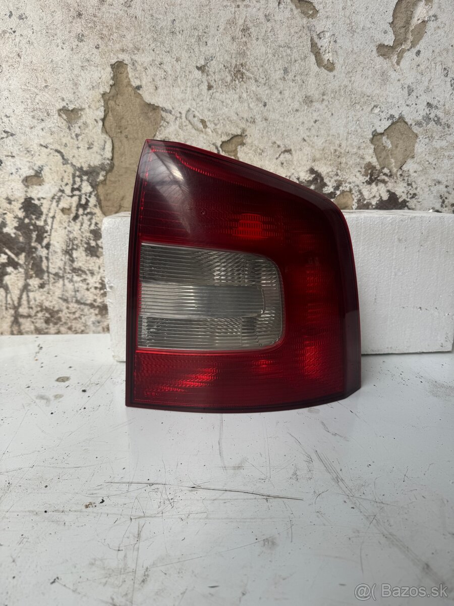 Skoda octavia 2 facelift svetlo