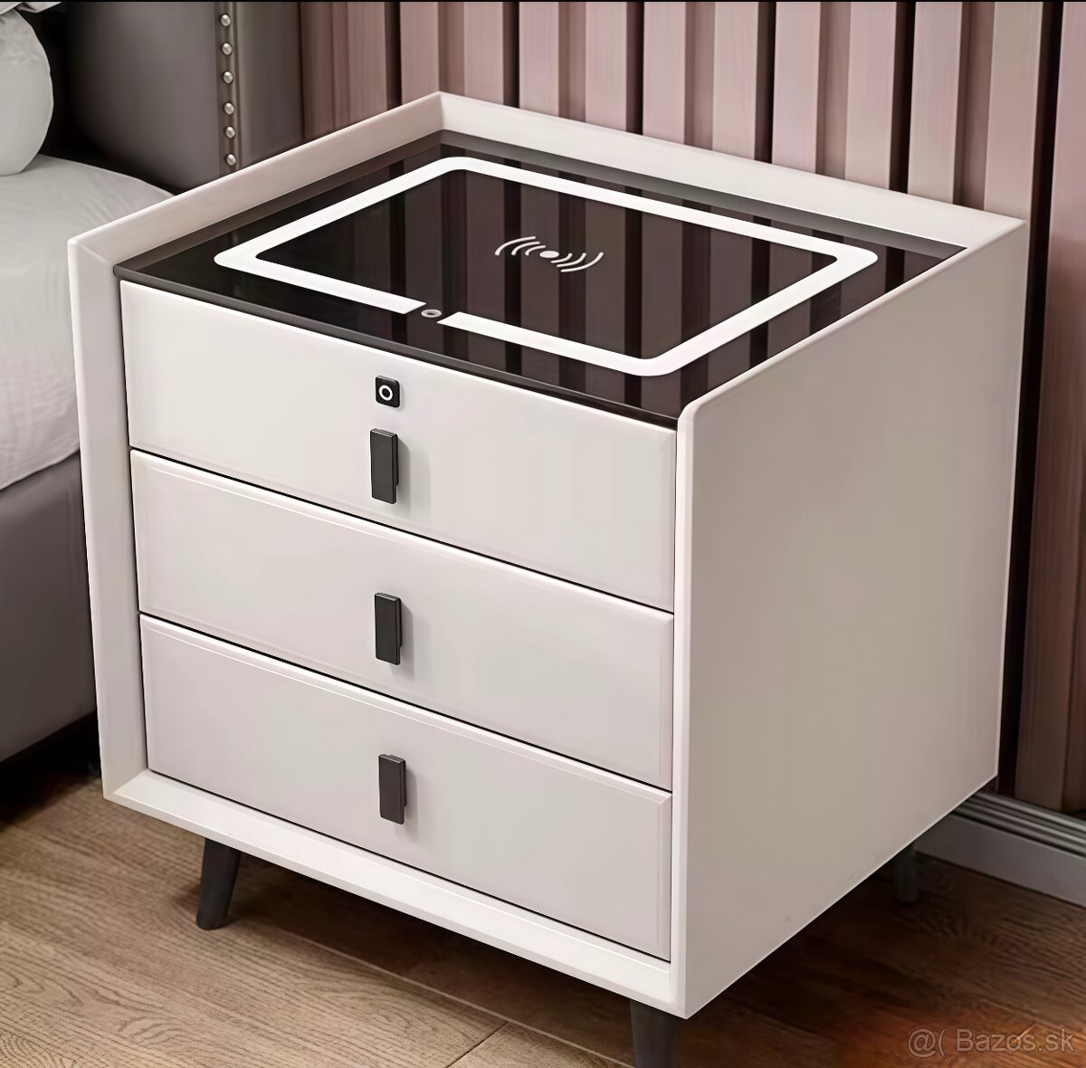 Smart nočný stolík s bezdrôtovým nabíjaním
