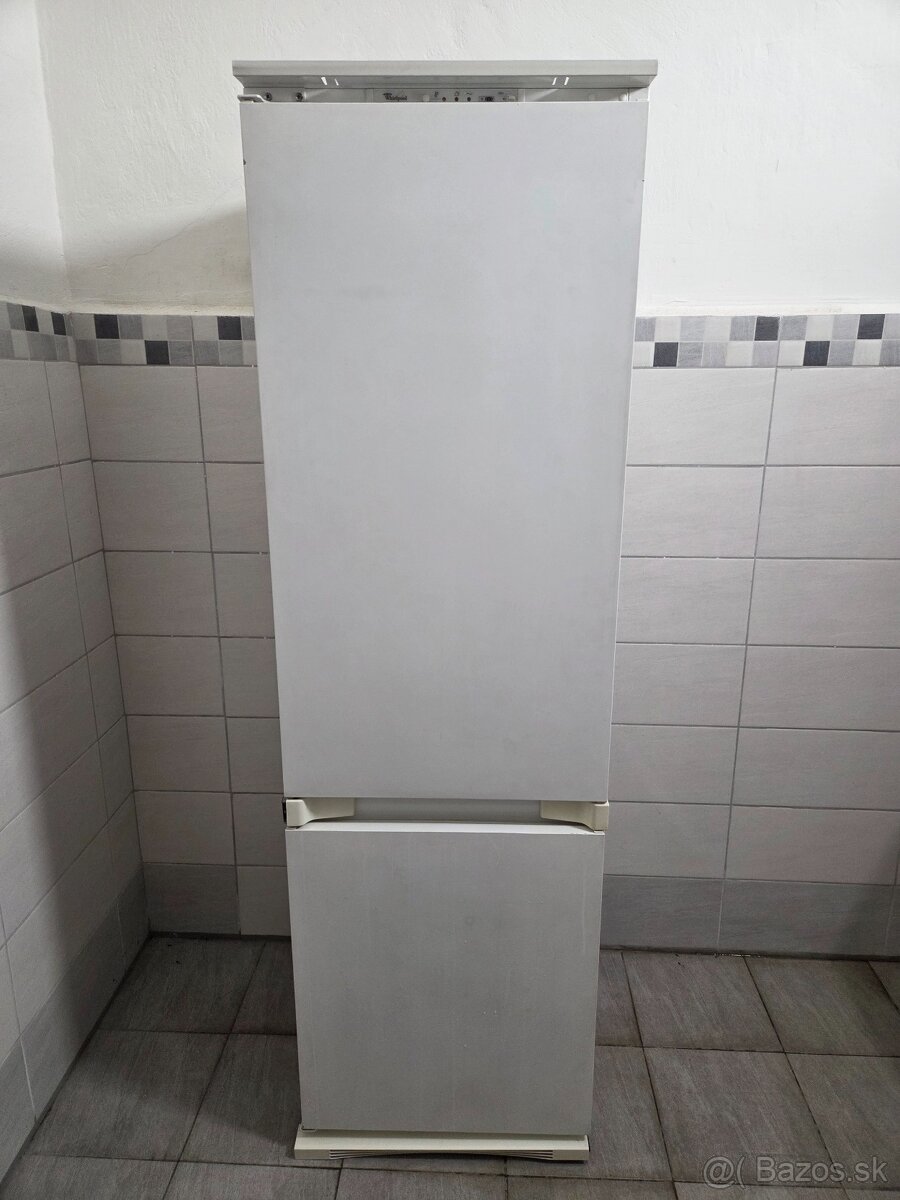 Vstavaná chladnička s mrazničkou Whirlpool