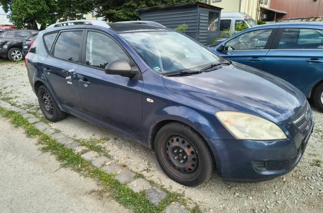 Rozpredám Kia ceed kombi 2008 1.4 80kw LPG