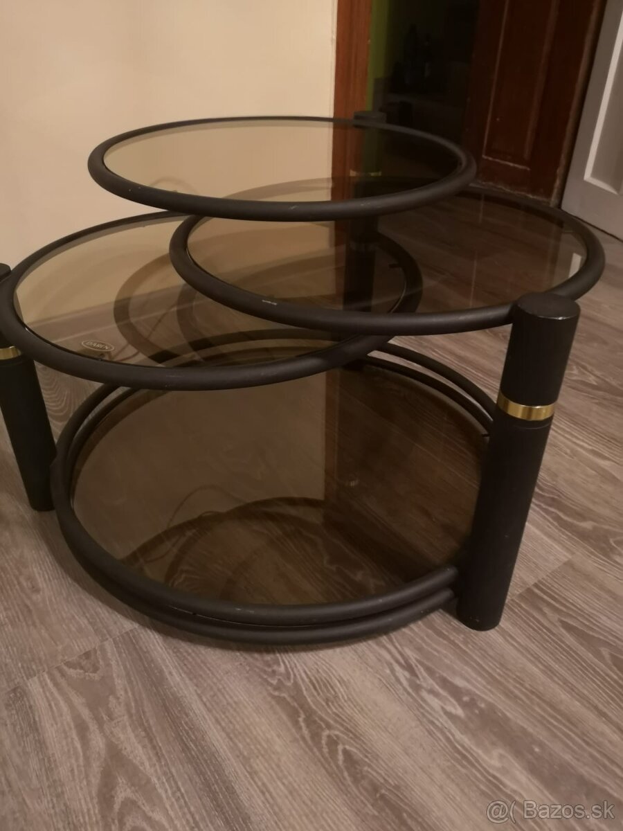 Sklenený konferenčný stolík