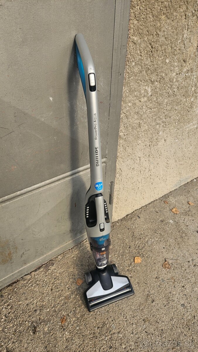 Tyčový vysávač Philips PowerPro Aqua