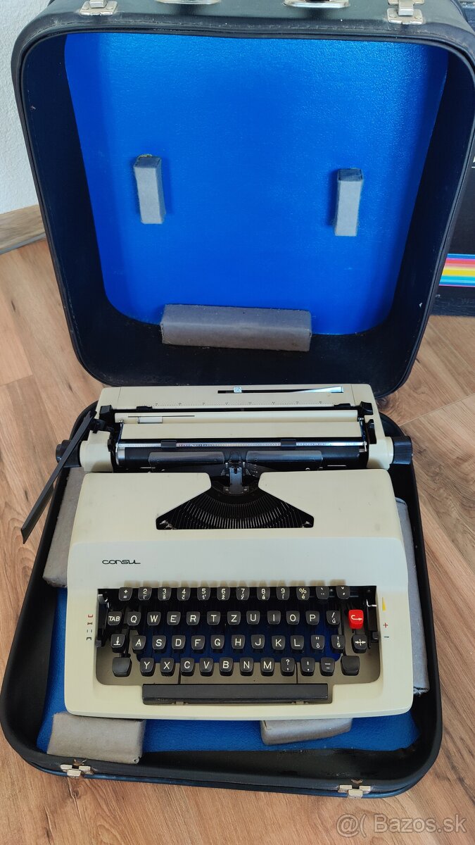 Starý písací stroj