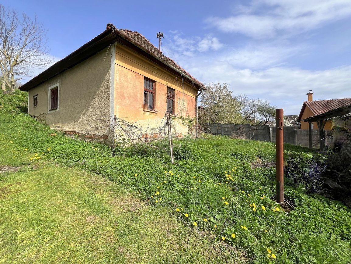 PREDAJ dom s pozemkom 749 m² v obci Malé HOSTE