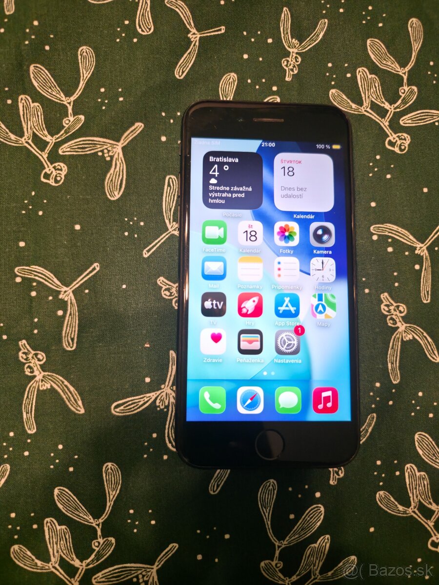 Iphone se 2020 volny v dobrom stave plne funkčný má znaky po