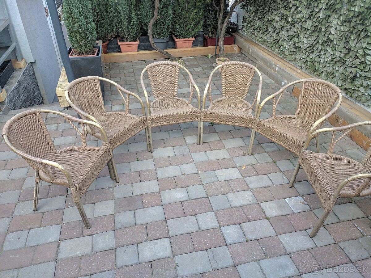 Záhradné stoličky