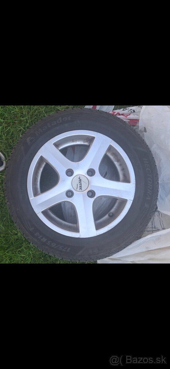 Predám pneumatiky s diskami 175/65 R 14 T letne