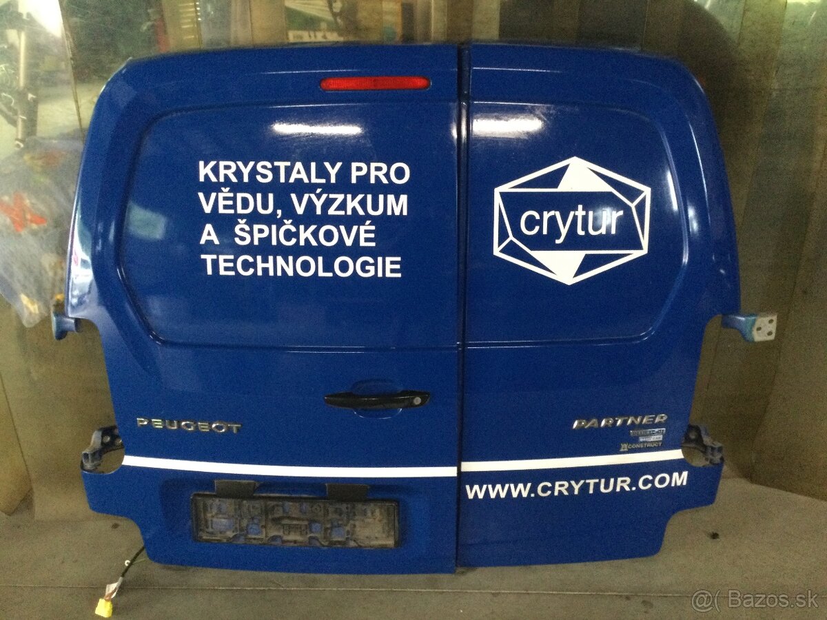 Peugeot partner - kufr. Dvere. Model 2016