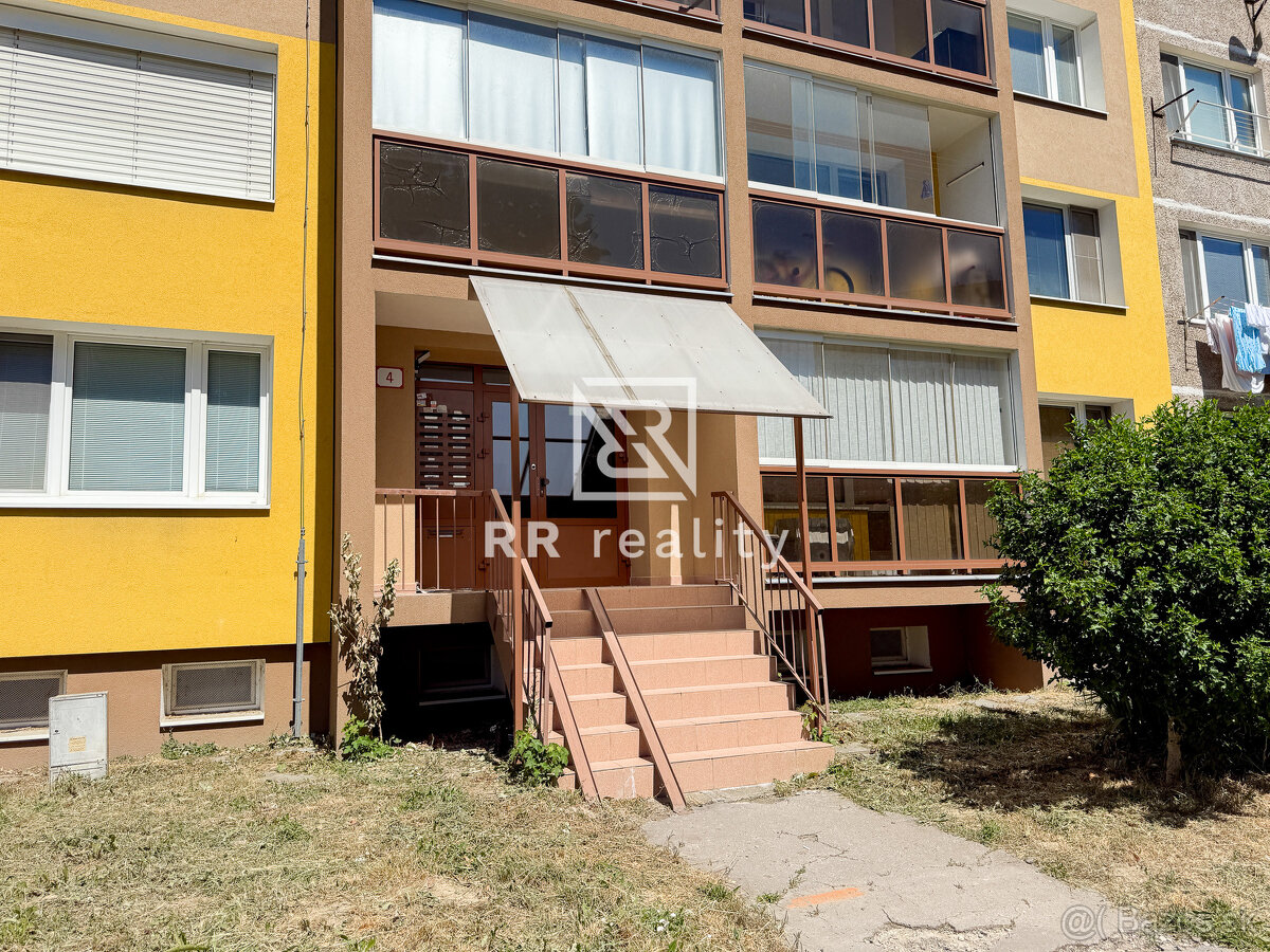 3 izbový byt, Nad jazerom - Galaktická, pôvodný stav, 67m2