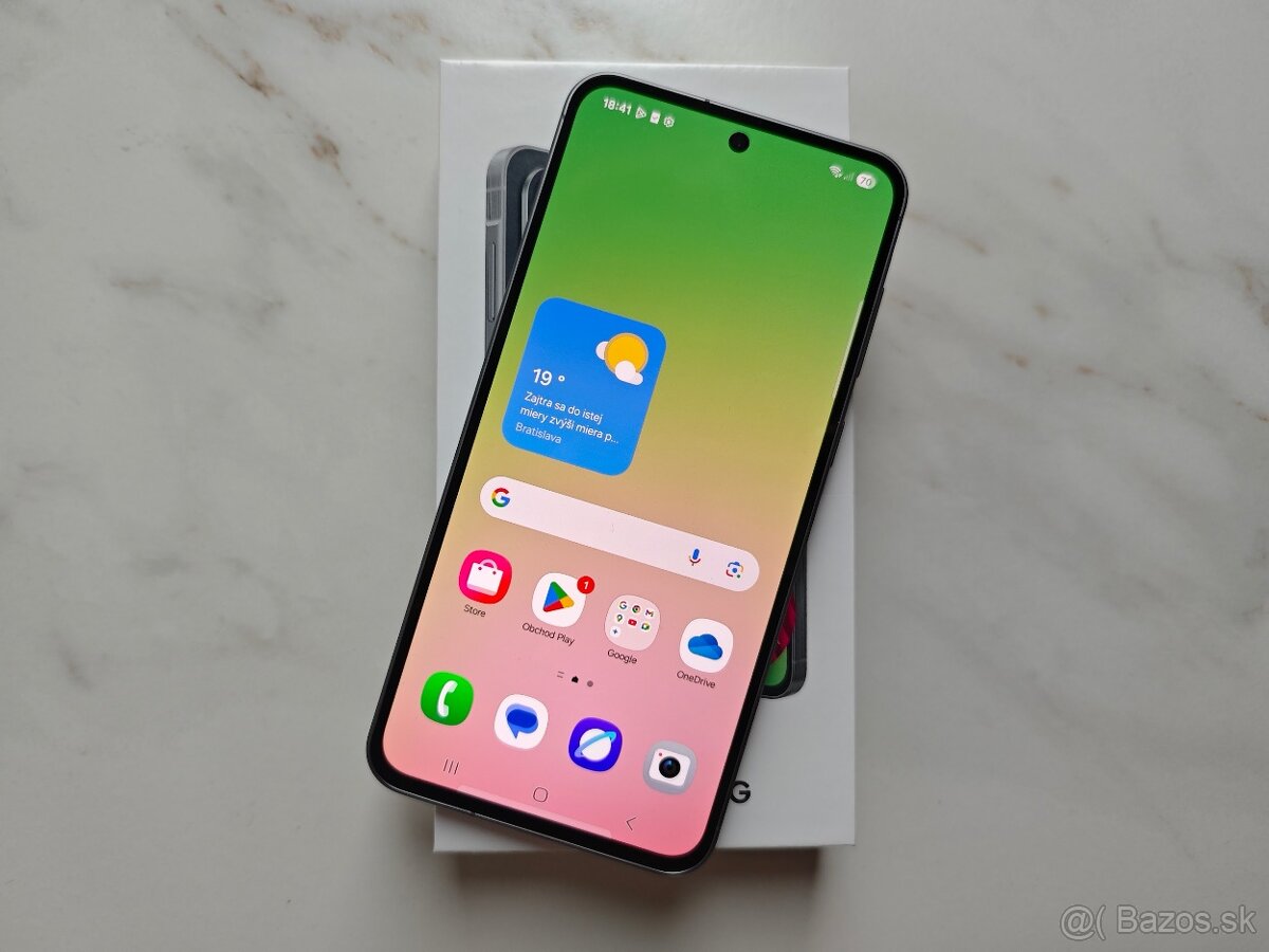 Predám Samsung Galaxy A56 8 GB/128 GB, krásna farba, v záruk
