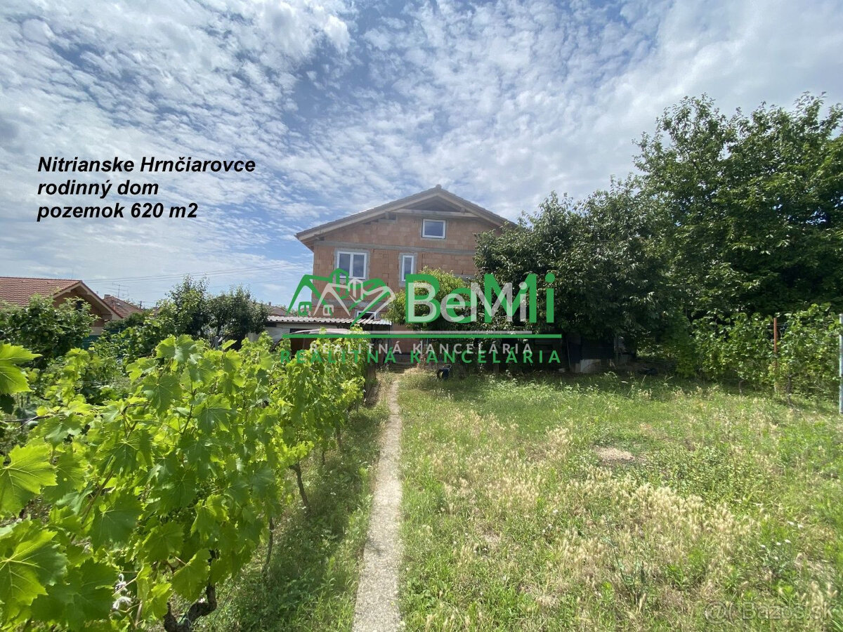 „ pod ZOBOROM“ Nitrianske Hrnčiarovce rodinný dom hrubá stav