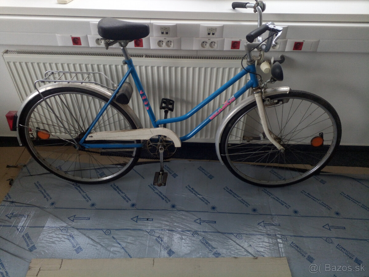 stary bicykel velamos, a horsky,