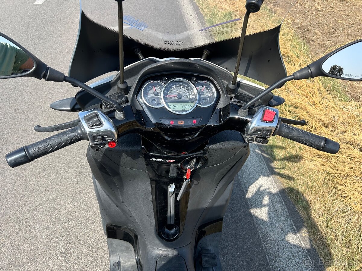 Piaggio MP3 300