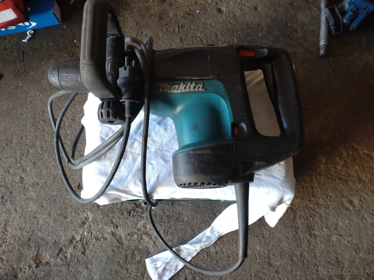 Makita HR4001C