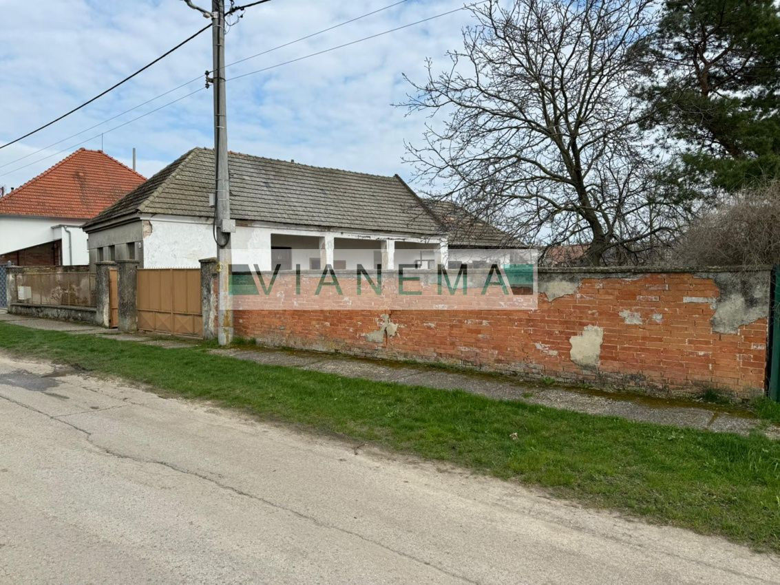 IBA U NÁS Exkluzívne ponúkame stavebný pozemok s domom Kaja
