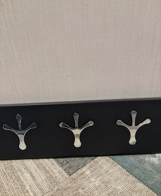 Vesiak na stenu znacky KARE design