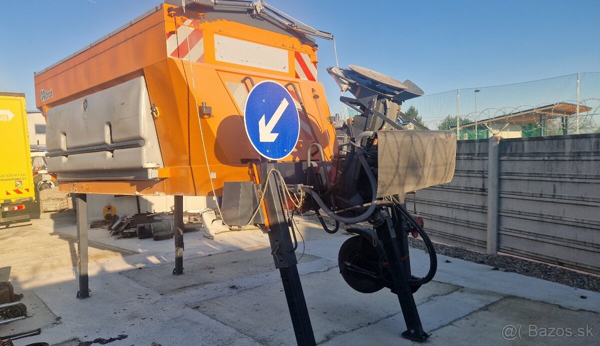 Predám sypaciu nadstavbu, radlicu na sneh a sklápaciu korbu