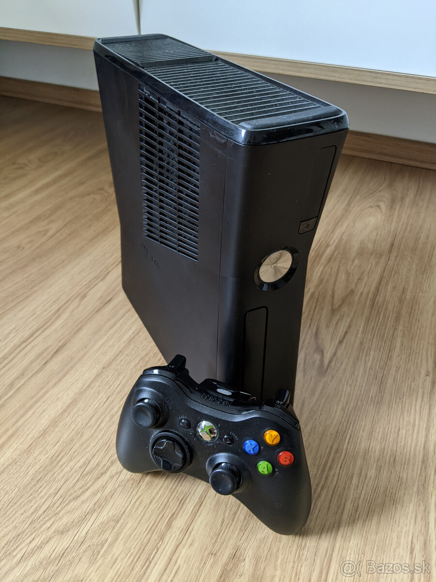 Xbox 360 Premium S (RGH) s hromadou hier