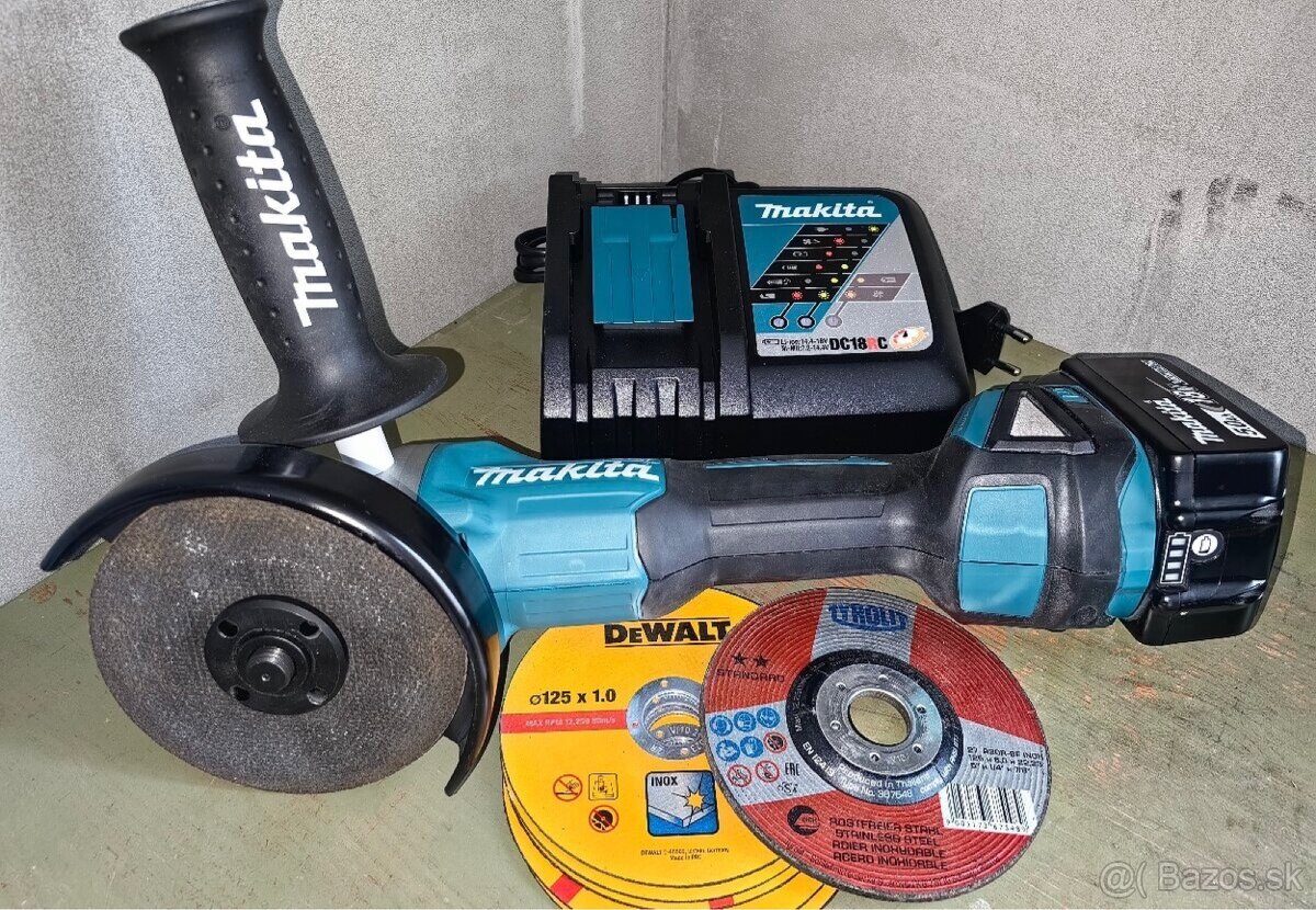 Uhlová bruska Makita DGA506