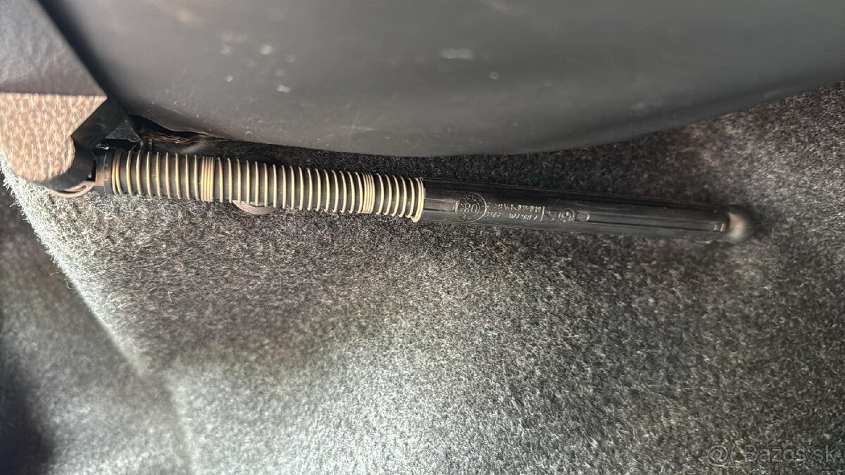POHONY STREŠNEJ PRUŽINY BMW e88