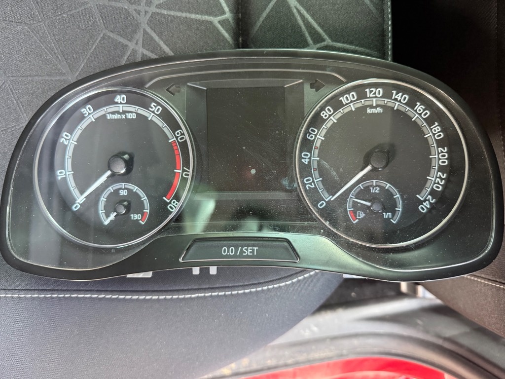 Škoda Fabia III budíky/pristrojovka