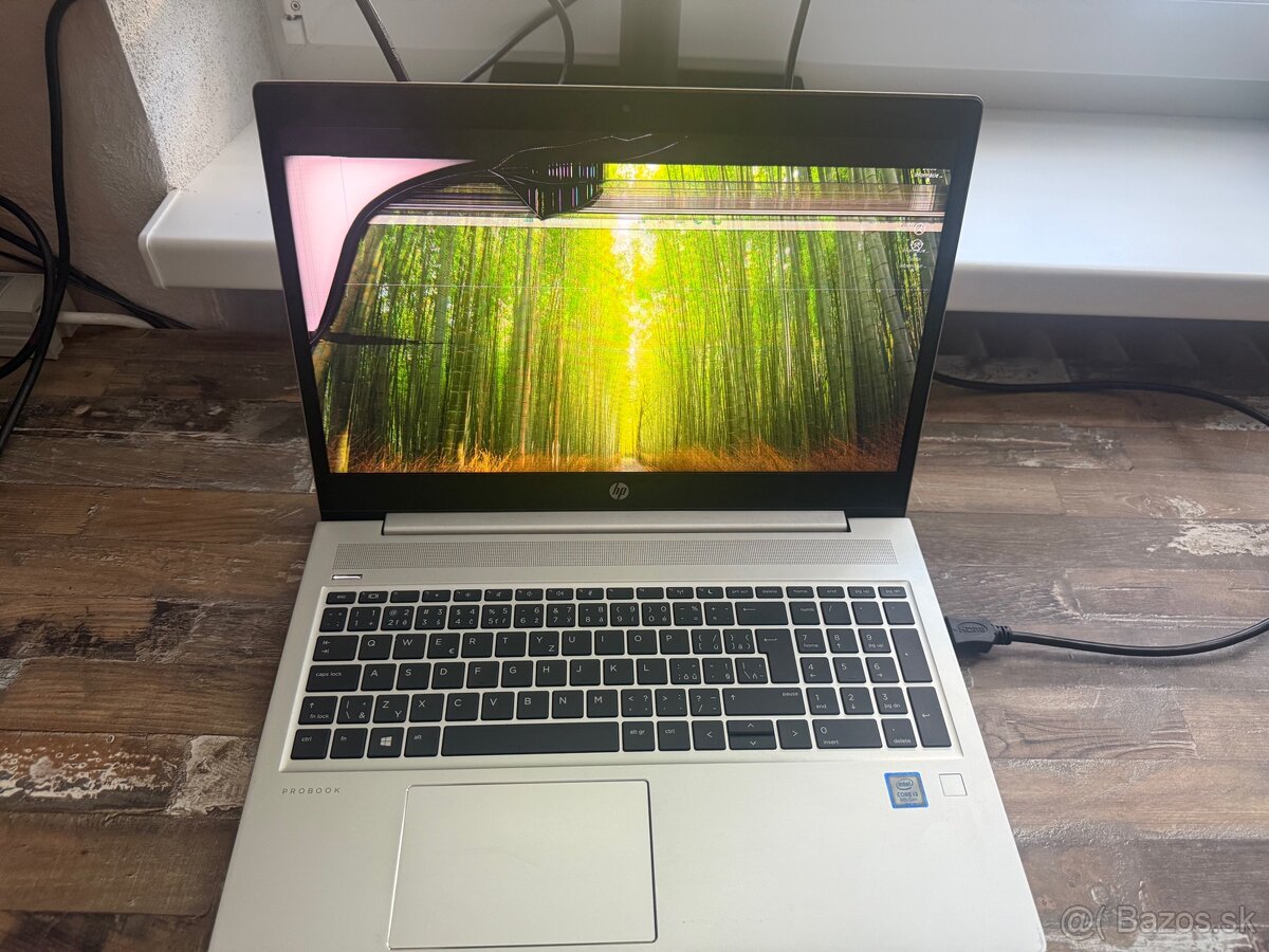 Predám notebook hp 450 g6 s rozbitým displejom