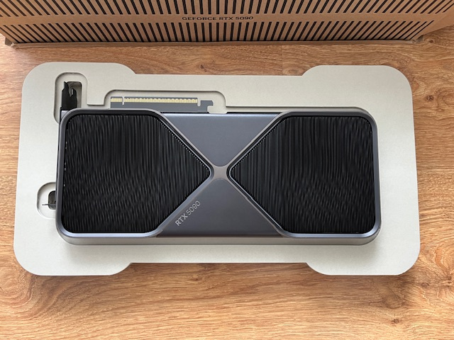 NVIDIA GeForce RTX 5090 FE Founders Edition 32GB GDDR7