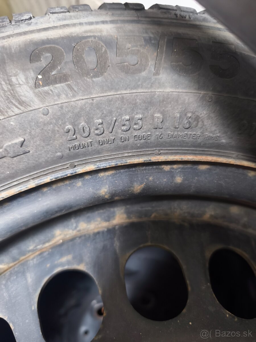 Predám zimné pneumatiky205/55 R16obuté na plechových diskoch